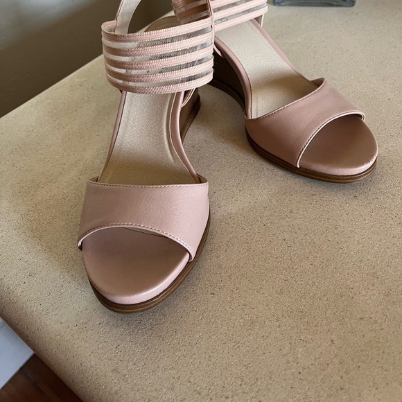 Life Stride Soft System Sandals. Worn 3 times. - Picture 2 of 8